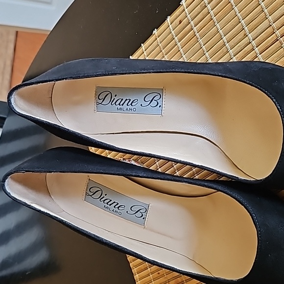 Diane B. Milano Size 39 Black Suede w/ Mozaic Heels - Picture 4 of 9